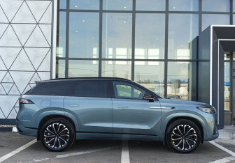 Подержанный автомобиль Jaecoo J8 2024 года (4 фото)
