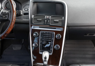 Подержанный автомобиль Volvo XC60 2012 года (15 фото)