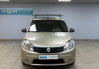Подержанный автомобиль Renault Sandero 2011 года (2 фото)