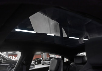 Подержанный автомобиль Porsche Taycan 2022 года (18 фото)