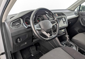 Подержанный автомобиль Volkswagen Tiguan 2021 года (16 фото)