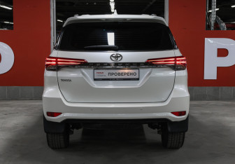 Подержанный автомобиль Toyota Fortuner 2018 года (6 фото)