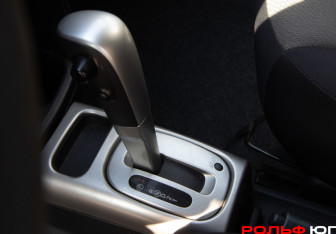 Подержанный автомобиль Nissan Note 2011 года (17 фото)