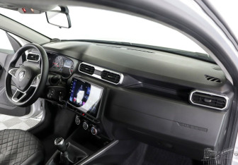 Подержанный автомобиль Renault Duster 2022 года (8 фото)