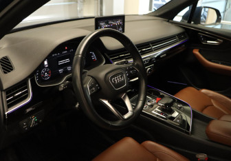 Подержанный автомобиль Audi Q7 2019 года (7 фото)