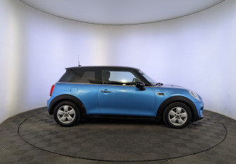 Подержанный автомобиль MINI Hatch 2017 года (4 фото)