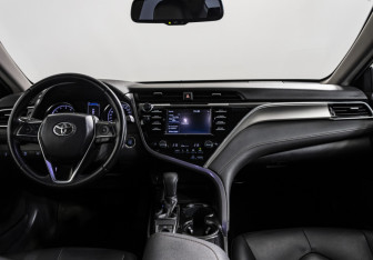 Подержанный автомобиль Toyota Camry Sedan 2019 года (11 фото)