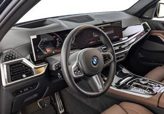 Подержанный автомобиль BMW X5 2025 года (15 фото)