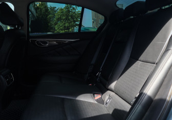 Подержанный автомобиль Infiniti Q50 2014 года (9 фото)
