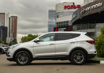 Подержанный автомобиль Hyundai Santa Fe 2015 года (6 фото)
