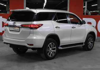 Подержанный автомобиль Toyota Fortuner 2018 года (5 фото)