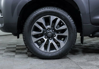 Подержанный автомобиль Toyota Land Cruiser Prado 2022 года (8 фото)