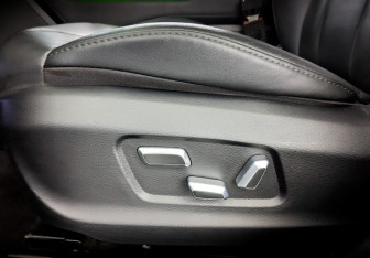 Подержанный автомобиль Hongqi H5 2022 года (20 фото)