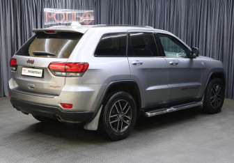 Подержанный автомобиль Jeep Grand Cherokee 2018 года (5 фото)