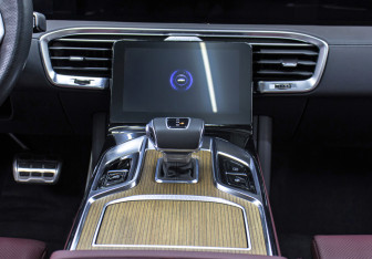 Подержанный автомобиль Hongqi E-HS9 2022 года (17 фото)