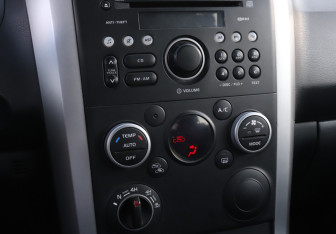 Подержанный автомобиль Suzuki Grand Vitara 2011 года (14 фото)