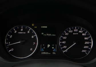 Подержанный автомобиль Mitsubishi Outlander 2015 года (9 фото)