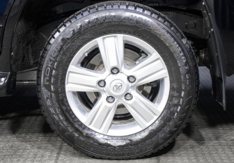 Подержанный автомобиль Toyota Land Cruiser Suv 2015 года (26 фото)