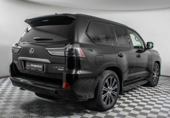 Подержанный автомобиль Lexus LX 2018 года (5 фото)