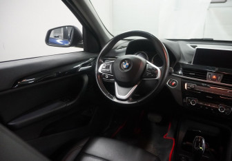 Подержанный автомобиль BMW X1 2020 года (13 фото)