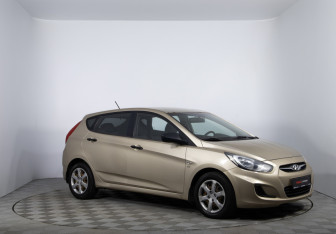 Подержанный автомобиль Hyundai Solaris Hatchback 2011 года (3 фото)