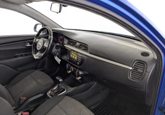 Подержанный автомобиль Kia Rio Hatchback 2019 года (11 фото)