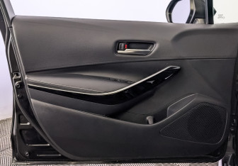 Подержанный автомобиль Toyota Corolla Sedan 2020 года (19 фото)
