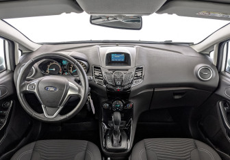 Подержанный автомобиль Ford Fiesta Sedan 2015 года (12 фото)