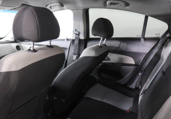 Подержанный автомобиль Chevrolet Cruze Sedan 2013 года (12 фото)
