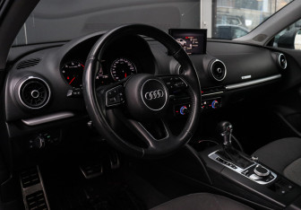 Подержанный автомобиль Audi A3 Sedan 2017 года (12 фото)
