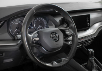 Подержанный автомобиль Skoda Octavia Liftback 2021 года (12 фото)