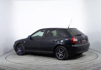 Подержанный автомобиль Audi A3 Hatchback 2001 года (7 фото)