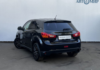 Подержанный автомобиль Mitsubishi ASX 2012 года (7 фото)