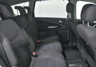 Подержанный автомобиль Ford S-MAX 2013 года (13 фото)