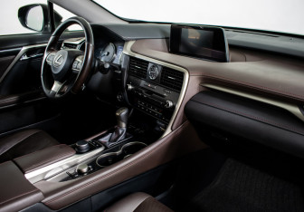 Подержанный автомобиль Lexus RX 2018 года (10 фото)