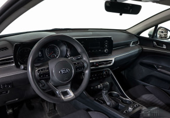 Подержанный автомобиль Kia K5 2021 года (7 фото)