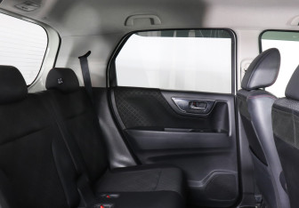 Подержанный автомобиль Honda N-WGN 2015 года (12 фото)