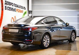 Подержанный автомобиль Lexus ES 2020 года (4 фото)