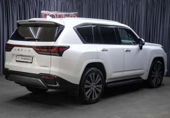 Подержанный автомобиль Lexus LX 2022 года (5 фото)