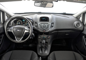 Подержанный автомобиль Ford Fiesta Hatchback 2017 года (14 фото)