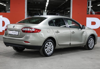 Подержанный автомобиль Renault Fluence 2014 года (5 фото)