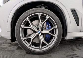 Подержанный автомобиль BMW X5 2020 года (18 фото)