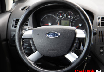 Подержанный автомобиль Ford C-MAX 2005 года (12 фото)