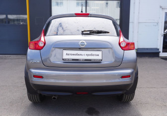 Подержанный автомобиль Nissan Juke 2014 года (6 фото)