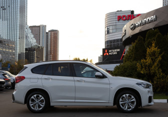 Подержанный автомобиль BMW X1 2018 года (3 фото)