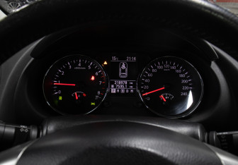 Подержанный автомобиль Nissan Qashqai+2 2011 года (13 фото)