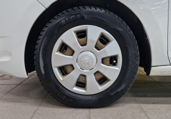 Подержанный автомобиль Skoda Rapid Liftback 2019 года (12 фото)