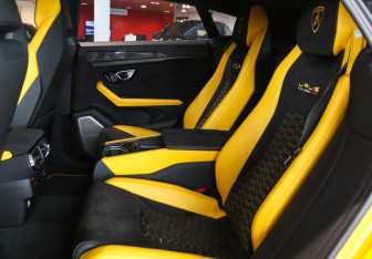 Подержанный автомобиль Lamborghini Urus 2022 года (12 фото)