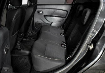 Подержанный автомобиль Renault Logan Sedan 2017 года (9 фото)