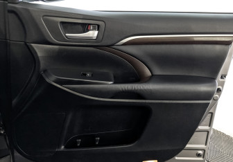 Подержанный автомобиль Toyota Highlander 2014 года (23 фото)